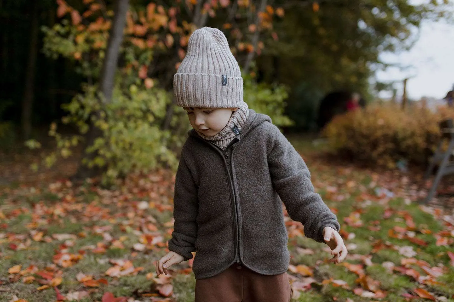 Rollkragen-Schal aus Merinowolle – Beige Melange – Bild 8