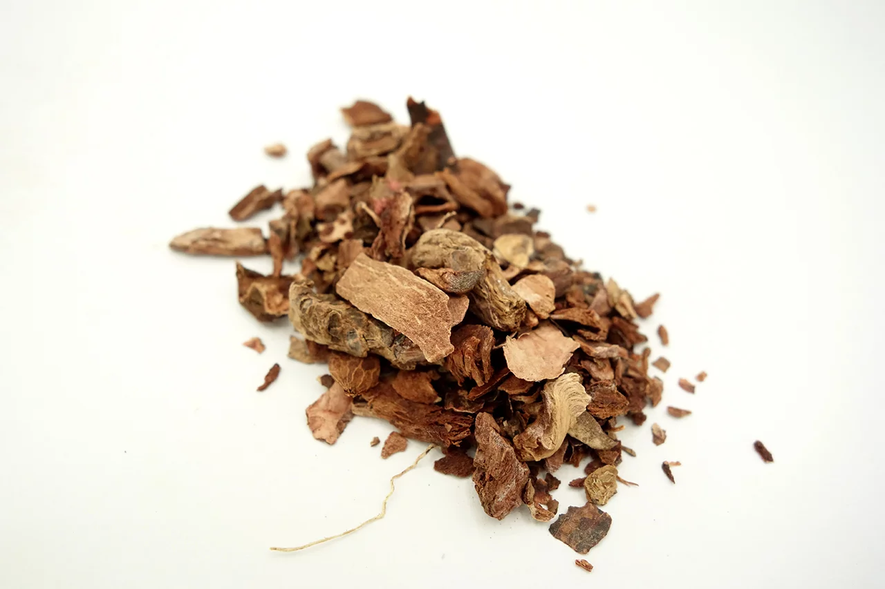 Geranienwurzel (Pelargonienwurzel) geschnitten, getrocknet