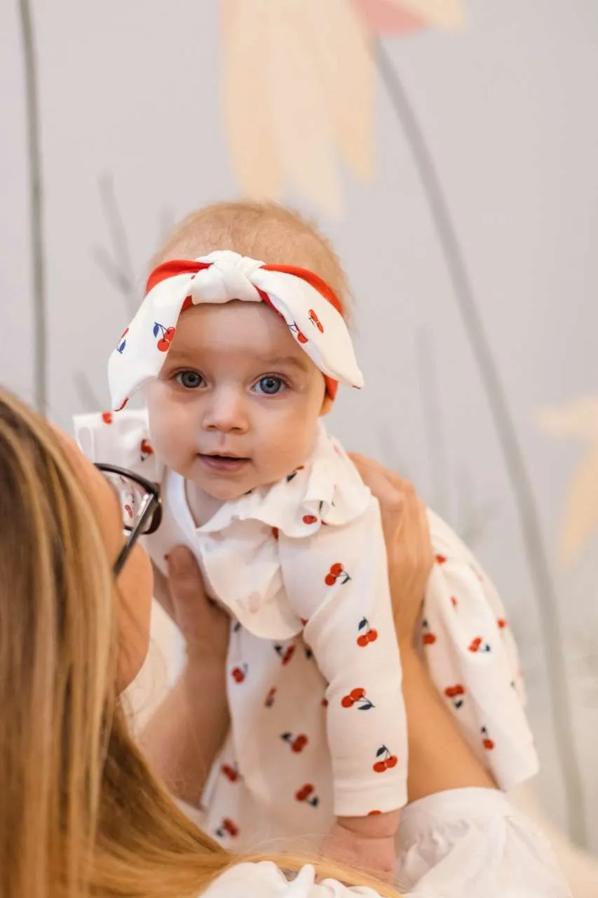 Elastisches Stirnband mit Schleife (2 Stück) – Cherries – Bild 2